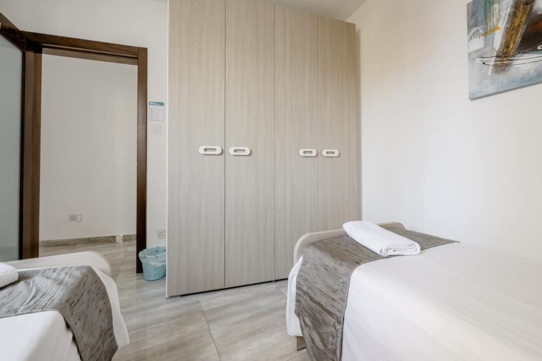 F12 Room 2, Private Room Two Single Beds Privated Bathroom In Shared Flat Msida Exterior foto
