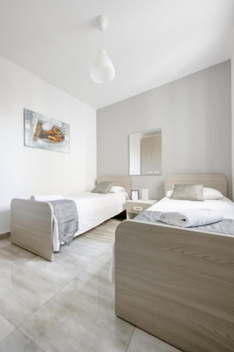 F12 Room 2, Private Room Two Single Beds Privated Bathroom In Shared Flat Msida Exterior foto